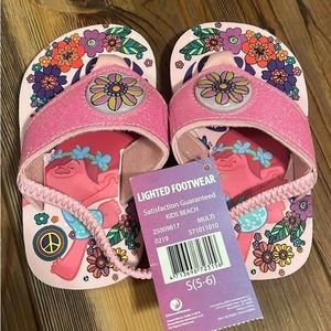 Size 5/6 Trolls flip flops NWT
